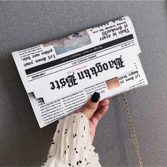 Handbags - 🎉🎈 Newspaper Envelope Clutch Purse Cross Body Bag 🎈🎉 HP PICK